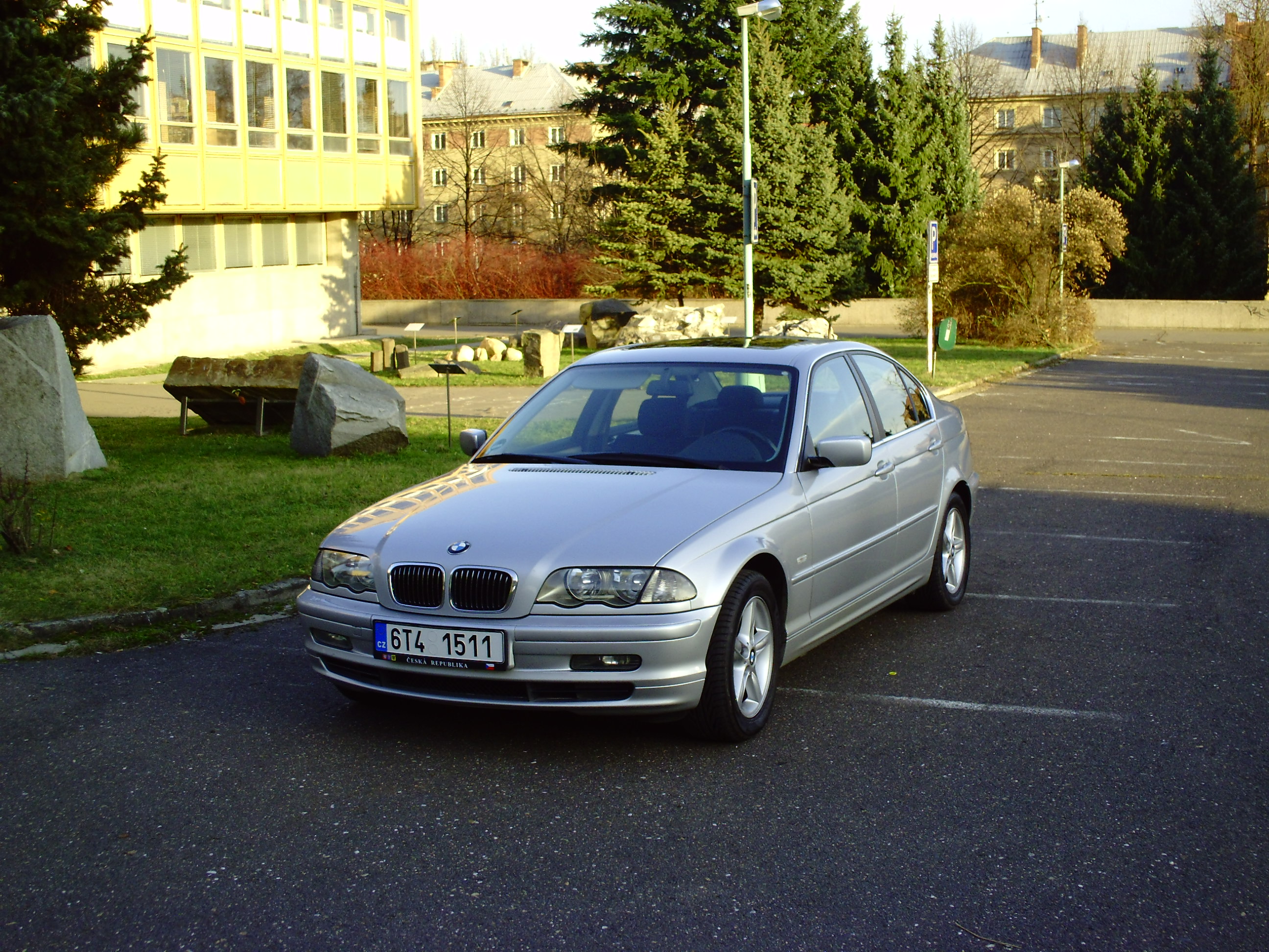 BMW 328i